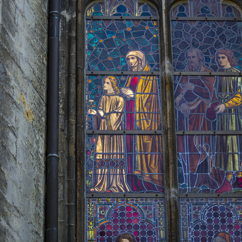 Glas in lood raam in de Basiliek Meerssen