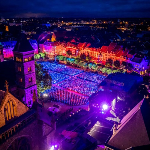 Luchtfoto van lichtspektakel tijdens concert van André Rieu op het Vrijthof